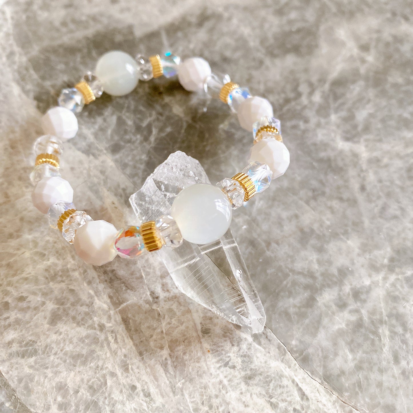 【再販】全ての女性に贈る《白の女神》ブレスレット