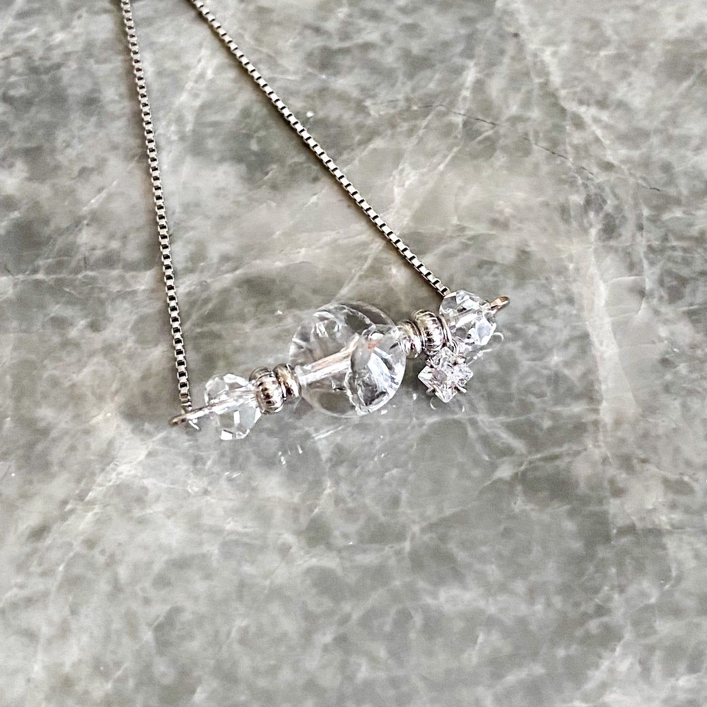 虹入り水晶｜幸運を呼び込むチェーンブレスレット