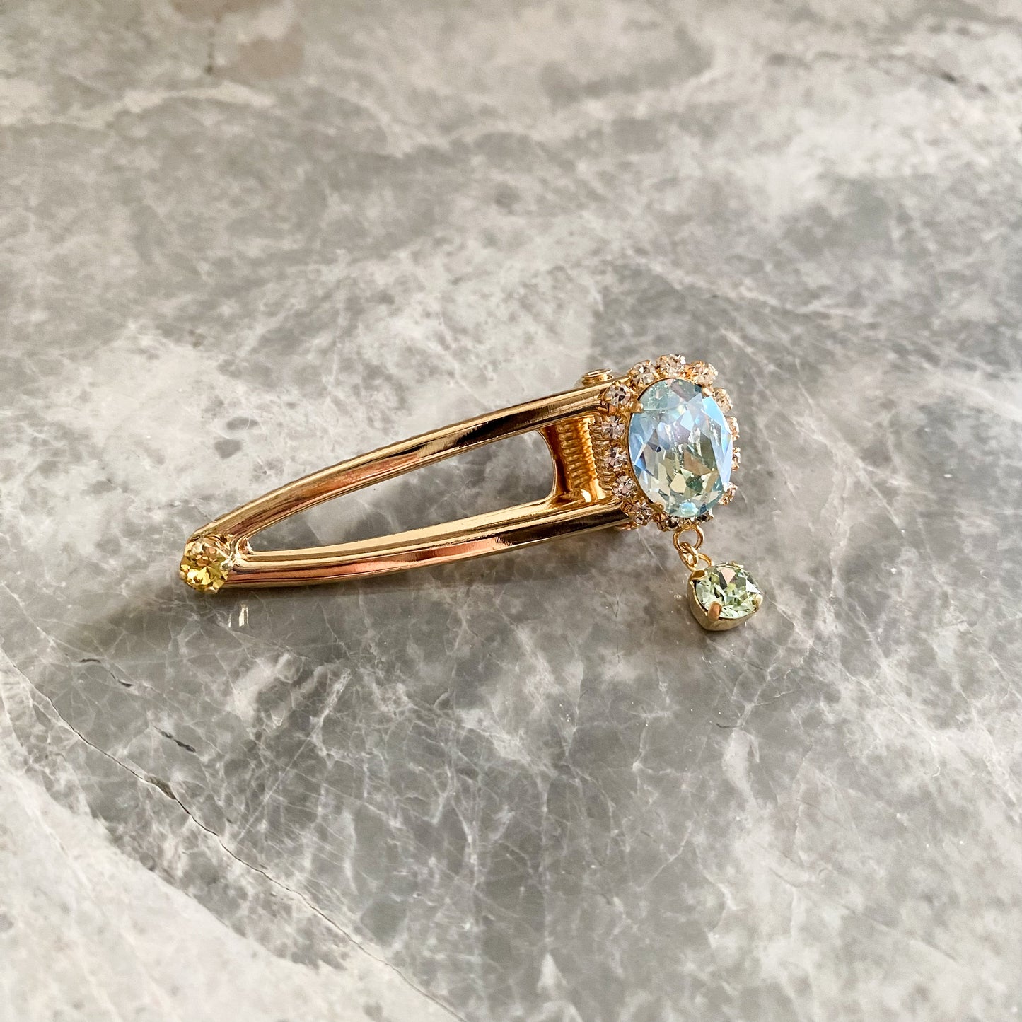 【数量限定】揺れる光のきらめき｜スワロフスキークリスタル｜ヘアクリップ（限定・新緑グリーンカラー）