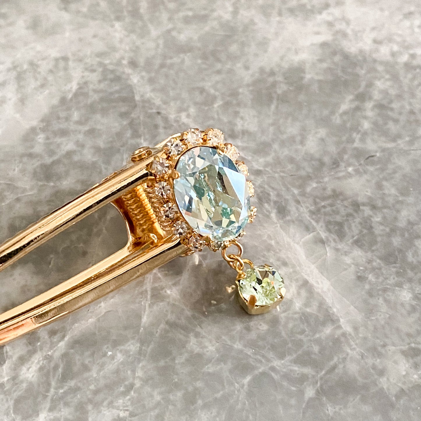 【数量限定】揺れる光のきらめき｜スワロフスキークリスタル｜ヘアクリップ（限定・新緑グリーンカラー）